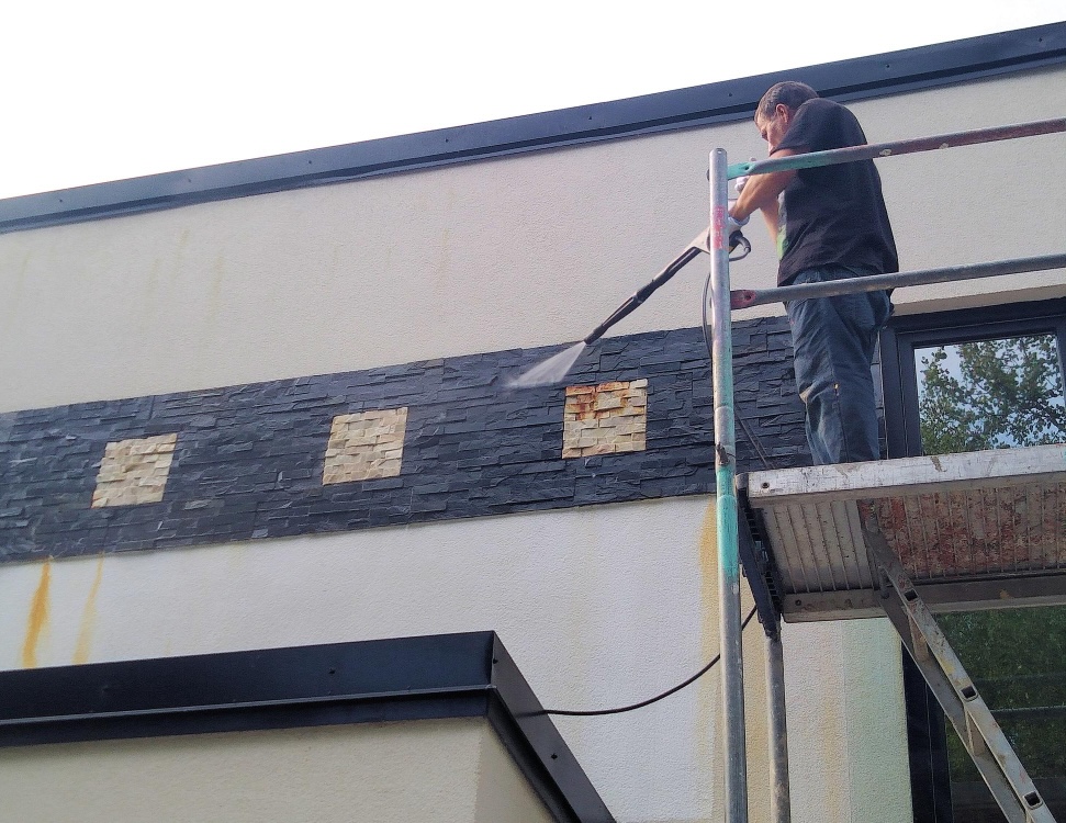 house exterior cleaning service